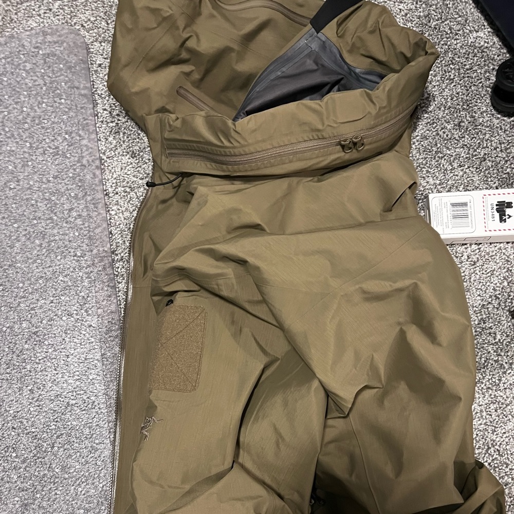Arcteryx Leaf alpha jacket Gen 2 Large crocodile SOLD